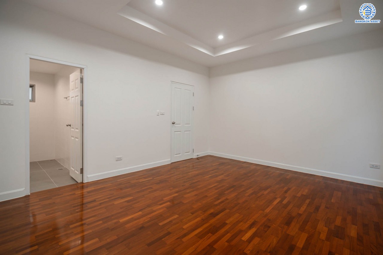 บ้านมือสองตกแต่งใหม่ ดีไซน์สวย โครงการ นนทรีพลัส บางกรวย เนื้อที่ 20 ตร.ว. ฟังก์ชัน 4 ห้องนอน 3 ห้องน้ำ จอดรถได้ 1 คัน รองรับทุกกิจกรรม บนทำเลเชื่อมต่อหลายเส้นทาง ใกล้จุดขึ้นทางด่วน "ประจิมรัถยา" และรถไฟฟ้าสายสีแดง "สถานีบางบำหรุ"